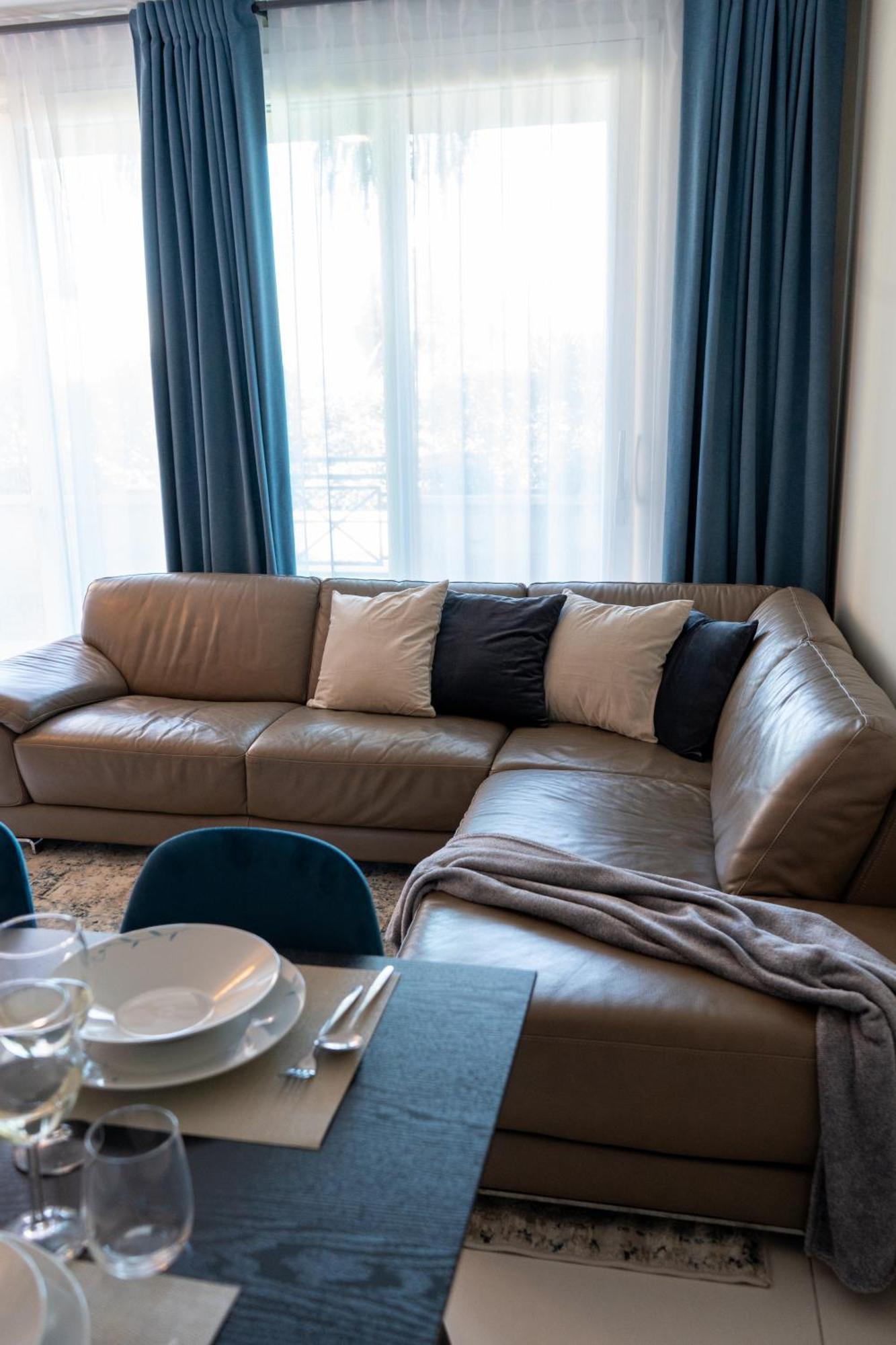 Apartment Hide View *